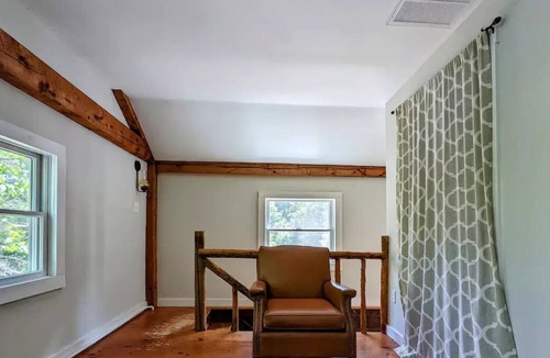 Campton Cottage | The Old Timber - Family Vacation Home with Large Recreation Room