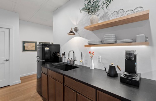 Camden Hotel | The Optimist Guesthouse 5 -Downtown loft with gym, sauna, deck overlooking river