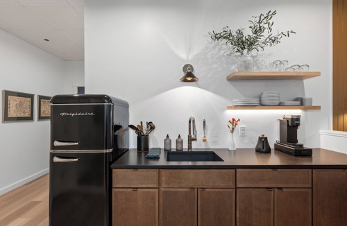 Camden Hotel | The Optimist Guesthouse 5 -Downtown loft with gym, sauna, deck overlooking river