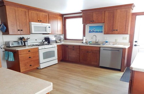 Weekapaug House | The Palace The Palace - Classic 5 bedroom 2 bath cottage across the street from the ocean in the community of Weekapaug.