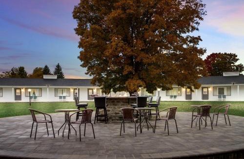 Manchester Center Hotel | The Palmer House Resort, an Ascend Collection Hotel