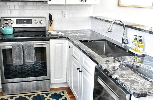 Fifth Ward Apartment | The Peaceful Puffin - 2-bedroom apartment with AC in Newport, RI
