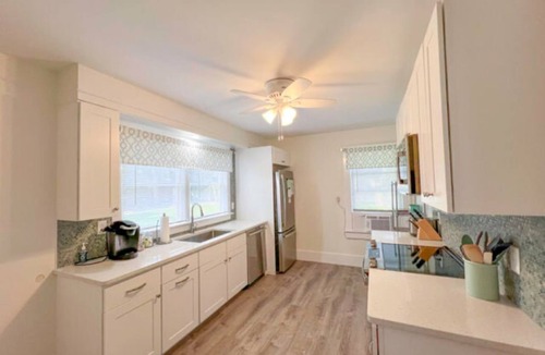 Vineyard Haven House | The Pearl: Lovely cottage, close to Vineyard Haven town/ferry
