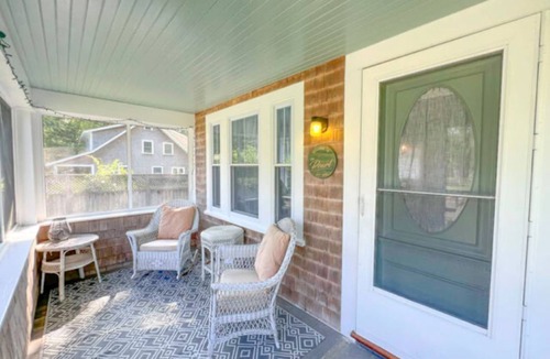 Vineyard Haven House | The Pearl: Lovely cottage, close to Vineyard Haven town/ferry