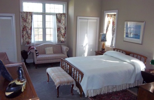 West Tisbury House | The Perfect Getaway! Ferry tickets incl. for 8/5-8/12