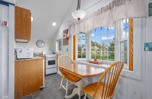 South Yarmouth Cottage | The Perfect Shore Escape: The Sandpiper