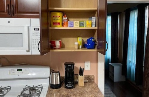 Bridgeport Apartment | The Pink Room near Yale and St. V