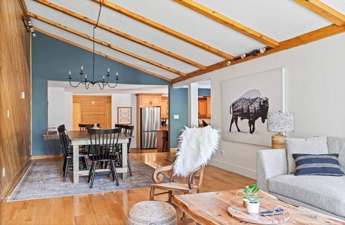 Johnson House | The Ponderosa: Hot Tub | Sauna | Space + Privacy