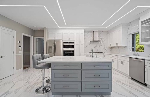 West Bay Shore House | The President Mansion Luxurious Family Retreat - 1.5 Miles to Beach