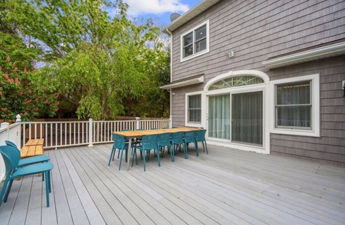 West Bay Shore House | The President Mansion Luxurious Family Retreat - 1.5 Miles to Beach