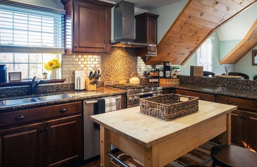 Jaffrey House | The Rail Trail Retreat-Mins away from Monadnock & the lake! Adventure awaits!