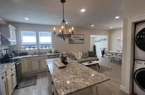 Bar Harbor House | The Reminisce! 5/3, Downtown, Hot Tub, Fenced Yard, Fire Table, Free Parking,Lux