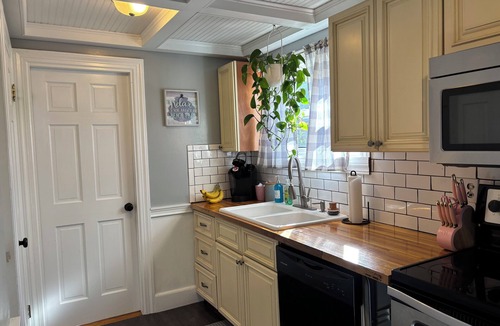 Warwick Cottage | The Retreat at Rocky Point!
