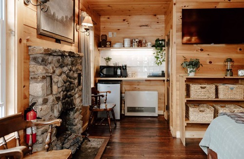Lincoln Cabin | THE RIVER OTTER PARADISE GETAWAY at the PEMICABINS