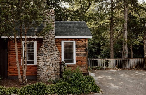 Lincoln Cabin | THE RIVER OTTER PARADISE GETAWAY at the PEMICABINS