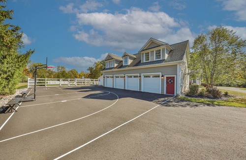 Baptistown House | The Rivertown Reserve - 6BR Estate with Pool & Pool House