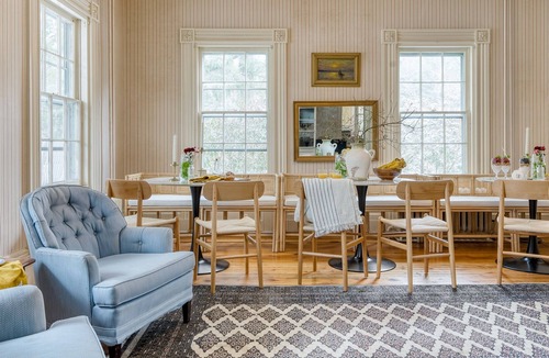 Egremont House | The Rose Room at Egremont Village Inn by AvantStay | Live Music & Bar