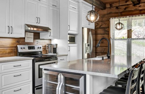 Notre-Dame-de-Pontmain Cabin | The Rustik refugewith spa