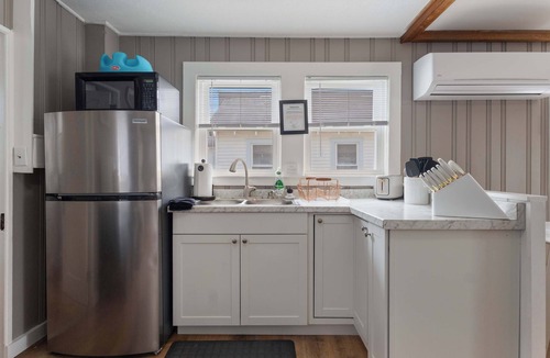 Hampton Cabin | The Sand Bar - Heart of Hampton Beach!