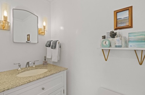 Eastham House | The Seagrove Suites & Guest Rooms -Luxurious 2nd Floor King Guest Room - No Pets