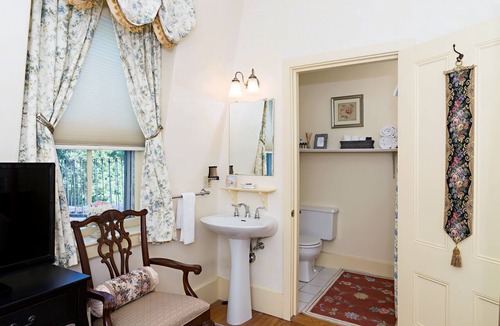 Dover Bed & Breakfast | The Silver Fountain Inn