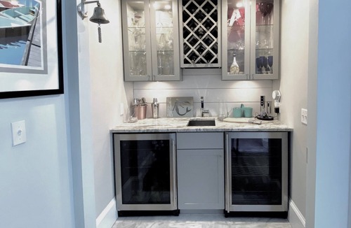 Ogunquit House | THE SIRENS SONG: RECENTLY RENOVATED UPSCALE FARMHOUSE - WALK TO TOWN & BEACH!