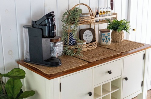 Old Lyme Cottage | The Solo Shore Cottage - Walk to Beach + Sun Porch