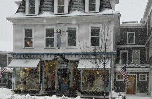 Stowe Area House | The Stillwood —Quiet Luxury on the Mountain — Steps to Skiing & Trails, 3bd/3ba