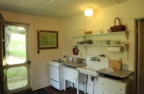 Bristol Cottage | The Stone House at Treetops