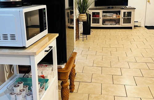 Uniondale Apartment | The Stone House! Pvt Entry/Sleeps 4 - by Hofstra