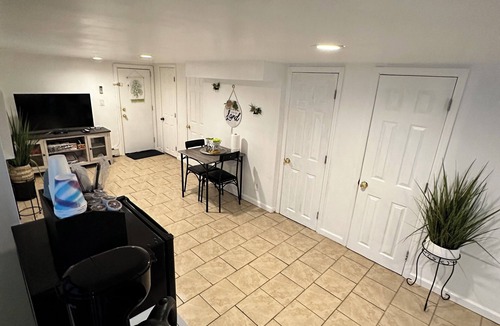Uniondale Apartment | The Stone House! Pvt Entry/Sleeps 4 - by Hofstra