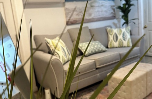 Uniondale Apartment | The Stone House! Pvt Entry/Sleeps 4 - by Hofstra