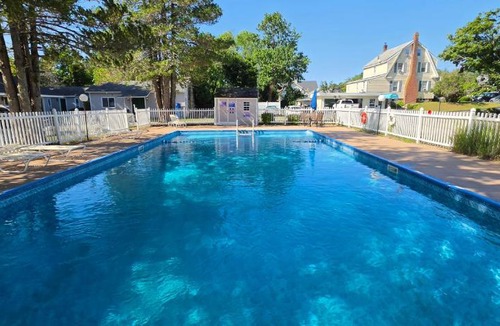 Wells Hotel | The Tallwood Motel