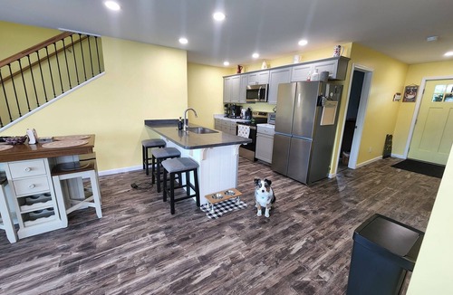 Hammondsport House | The Tipsy Fish-Dog-friendly, Hot Tub, direct lakefront on Beautiful Waneta Lake!