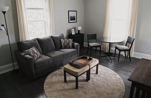 Oakville Apartment | The Trafalgar