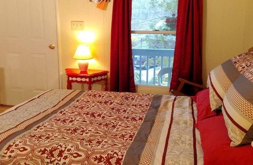 East Lyme House | The Tree House (Cottage 7)