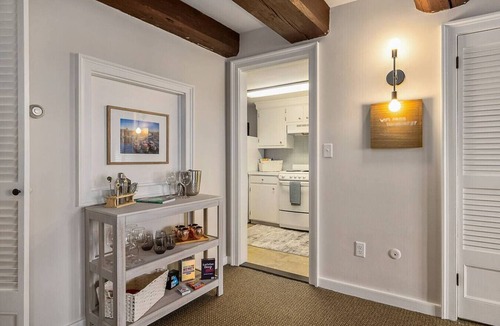 Portsmouth Apartment | The Tugboat - KingBed, Waterfront! Parking!