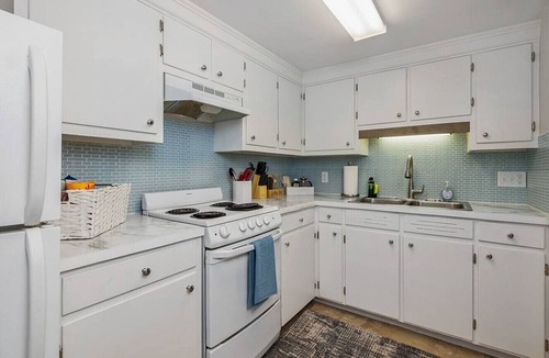 Portsmouth Apartment | The Tugboat - KingBed, Waterfront! Parking!