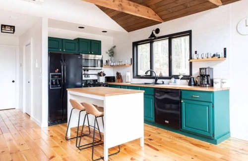 Stratton and Bromley Ski Areas Ski Chalet | The Vermont Hideaway. Cozy up in this newly remodeled chalet.