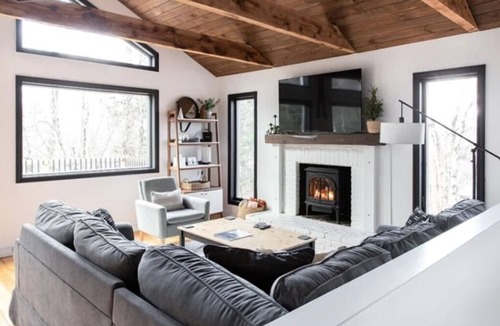 Stratton and Bromley Ski Areas Ski Chalet | The Vermont Hideaway. Cozy up in this newly remodeled chalet.