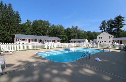 Bartlett Hotel | The Villager Motel