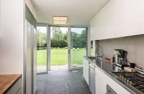 Village of Southampton House | "THE WAVE" is a Modern home that is the ideal retreat for Hamptons living.