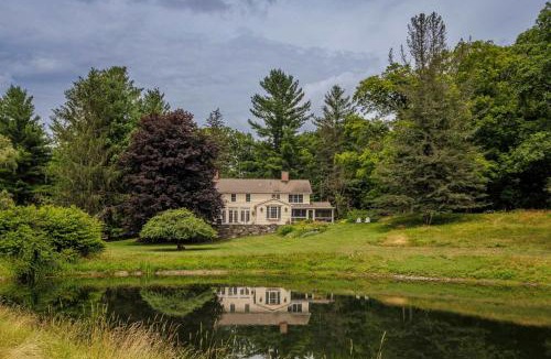 Craryville House | The Whistling Oak - Pristine Pond Tranquility
