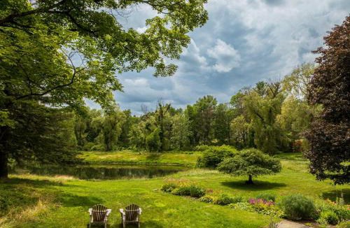Craryville House | The Whistling Oak - Pristine Pond Tranquility