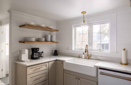 Manchester Center House | The Winterberry Farmhouse: in-town modern retreat