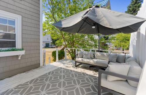 Newbury House | The Wishbone Steps to Beach Bunk House