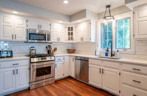 Newport East House | The Wolcott. Walk to Beach!