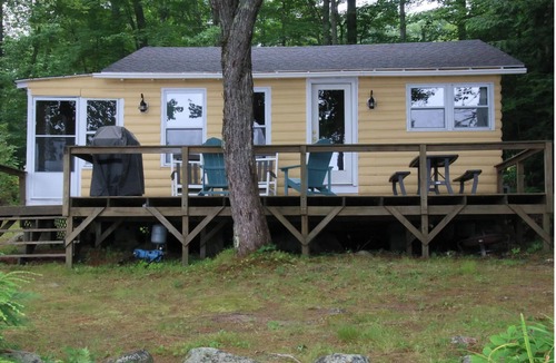 Raymond Cabin | The Yellow Camp on Raymond Pond in Maine