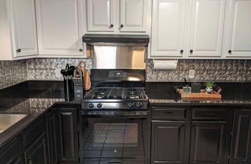 Middletown House | #TheFlightdeck | Stylish Home Near Newport & Navy