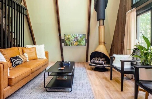 East Jamaica Cabin | This cabin is a 2 bedroom(s), 1.5 bathrooms, located in Jamaica, VT.